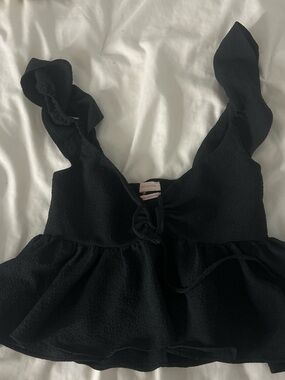OUTFITTERS Black Ruffle Strap Peplum Top